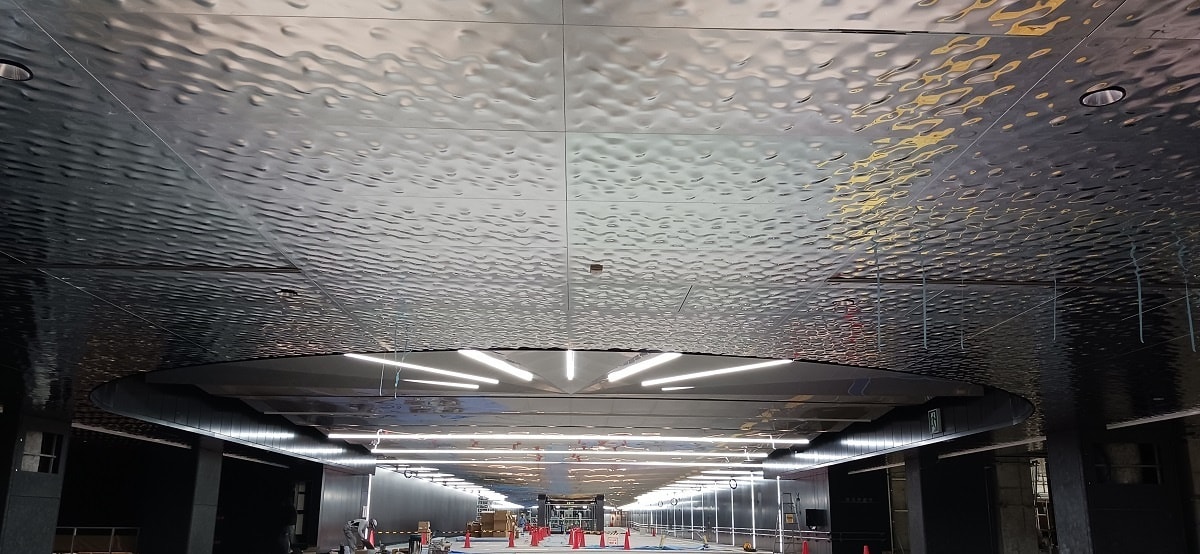 夢洲駅天井