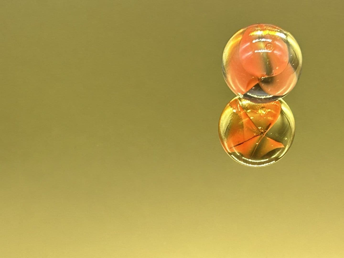 ゴールド鏡面